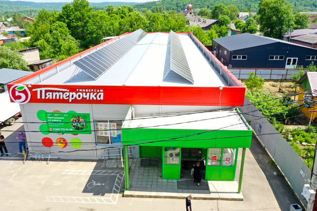 Солнечные модули на крыше магазина 1